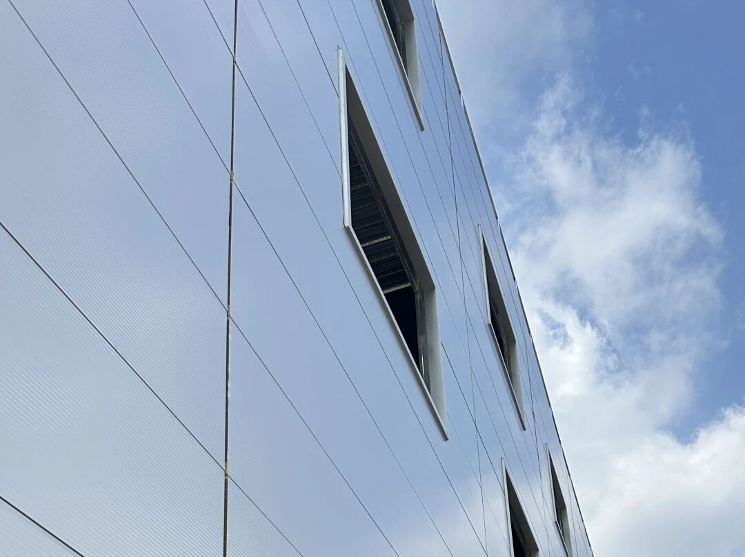 寶潤達聚氨酯封邊巖棉板——為工業外墻注入“長壽基因”